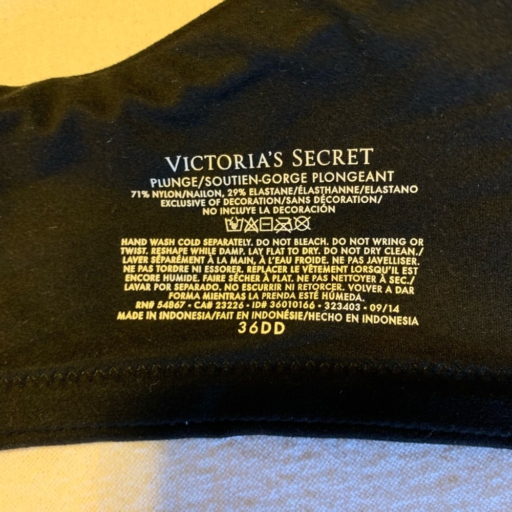 Victoria’s Secret Sweater Bra Lace Detail Black Plunge Slightly Padded #feminine - Picture 5 of 7